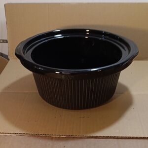 Rival Black Ceramic Slow Cooker Insert - Ribbed Sides 5 Qt.